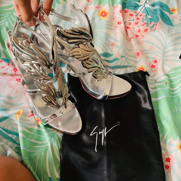 Women’s gisueppe Heels - Picture 2 of 2